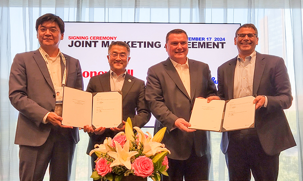 Honewyell_Samsung_Signing_1000x600-1.jpg